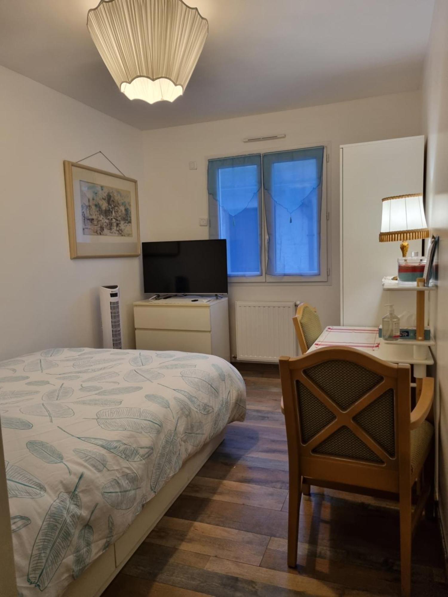 1 Chambre Pour 2 Personnes "Chez L'Habitant" Maison Possede Un Petit Chien Quincy-Voisins Esterno foto